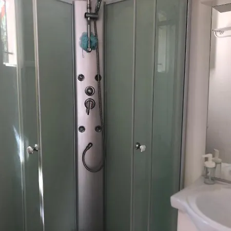 Joli Studio Independant, Avec Exterieur Verdoyant A Appartement *
