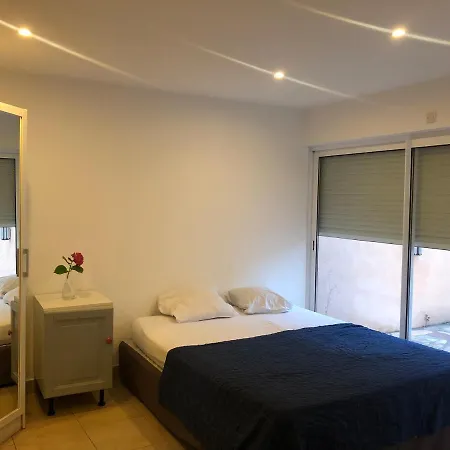 Apartment Joli Studio Independant, Avec Exterieur Verdoyant A Hyeres