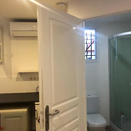 Joli Studio Independant, Avec Exterieur Verdoyant A * Hyeres