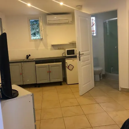 Apartment Joli Studio Independant, Avec Exterieur Verdoyant A Hyeres