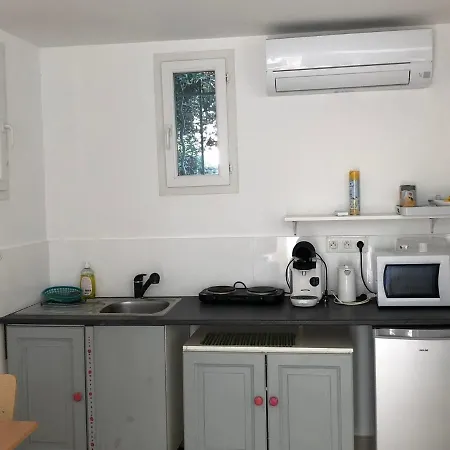 Joli Studio Independant, Avec Exterieur Verdoyant A Apartment Hyeres